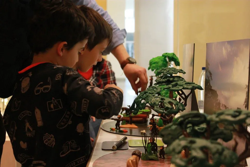 El MEH presenta el taller ‘Locomoción bípeda’ para niños de 4 a 12 años con motivo de la exposición ‘Tenerse en pie’