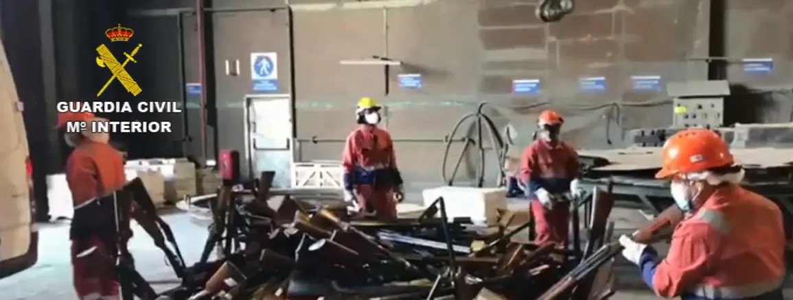 La Guardia Civil destruye 940 armas por el método de fundición