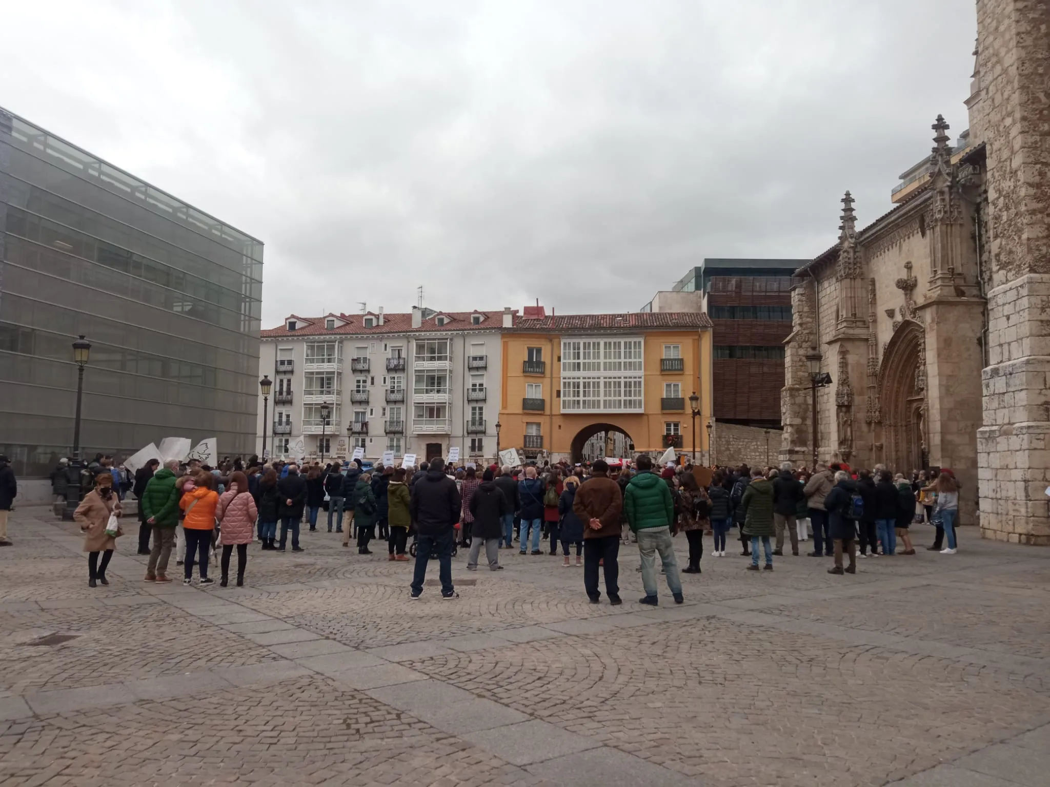 Cientos de personas protestan contra la guerra de Ucrania en Burgos