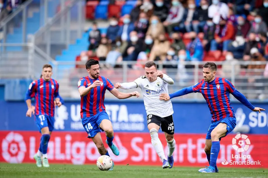 Fútbol Burgos: 2-0 El Burgos se topa con un Eibar líder
