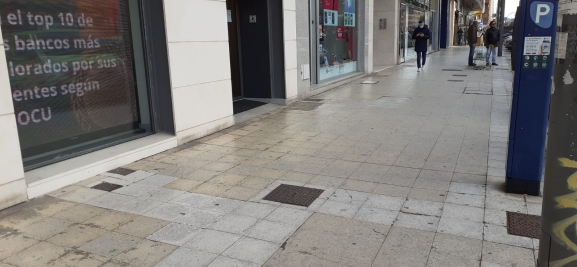 Un viaje a Urgencias por unas baldosas en mal estado