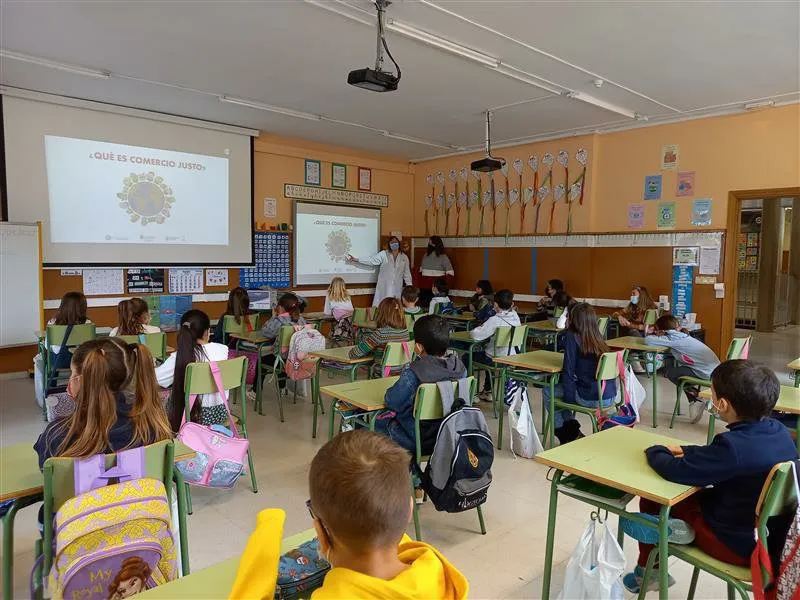La UBU y el Ayuntamiento de Burgos se unen en las aulas apostando por el Comercio Junto y el Consumo responsable