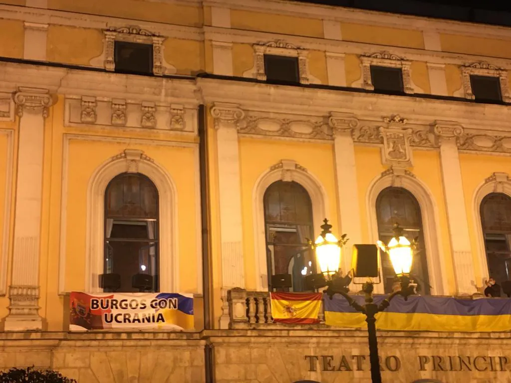 Cerca de 500 de burgaleses llenan las calles en solidaridad con Ucrania