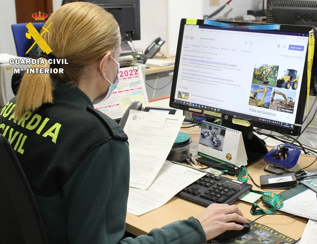 La Guardia Civil esclarece una estafa en la compra/venta de una excavadora