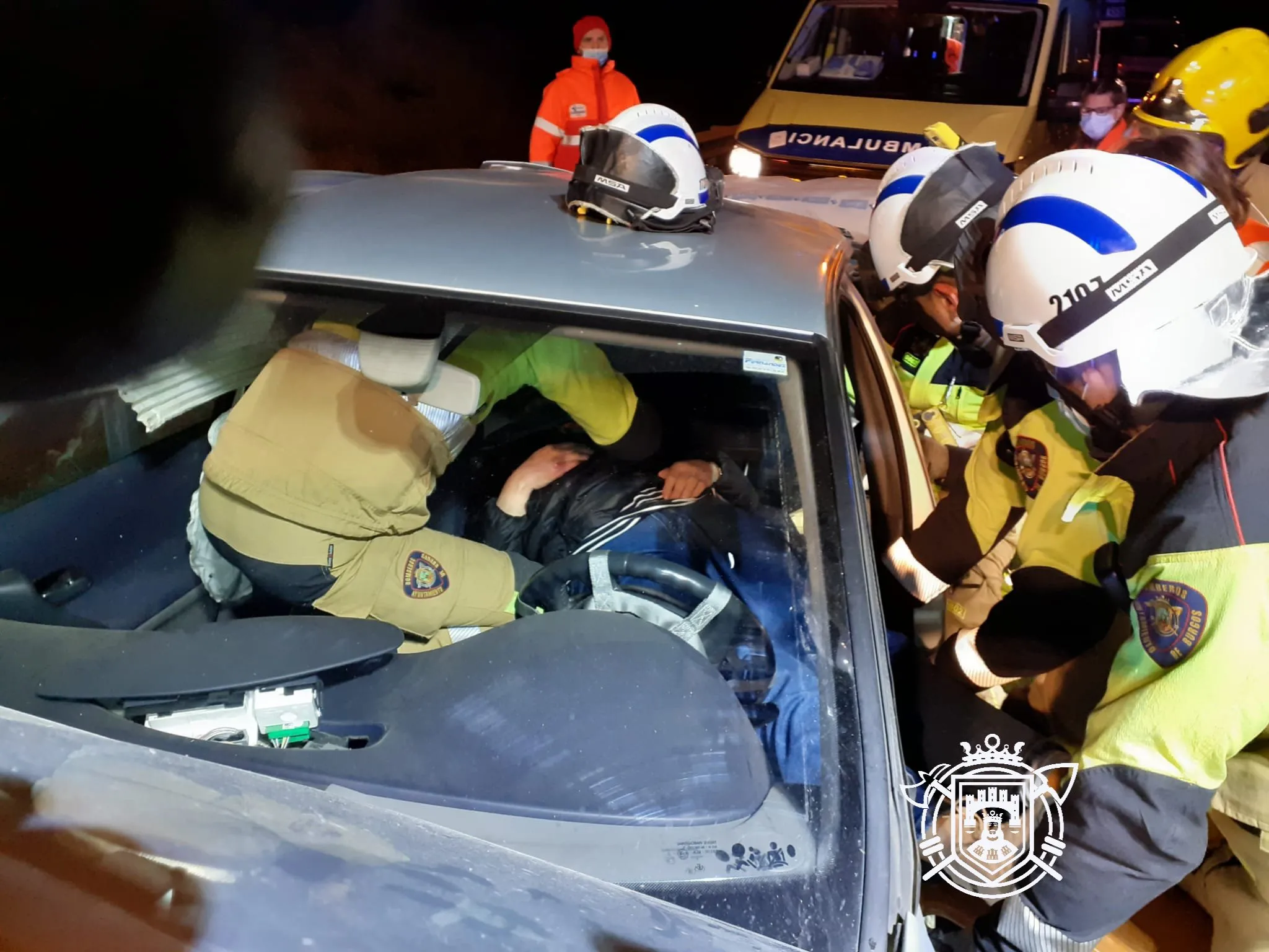 Dos personas resultan heridas tras volcar su turismo en Escobados de Arriba