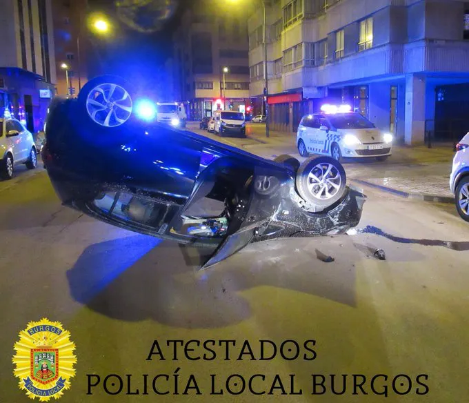 Investigan el vuelco de un vehículo en la calle Soria durante esta pasada madrugada