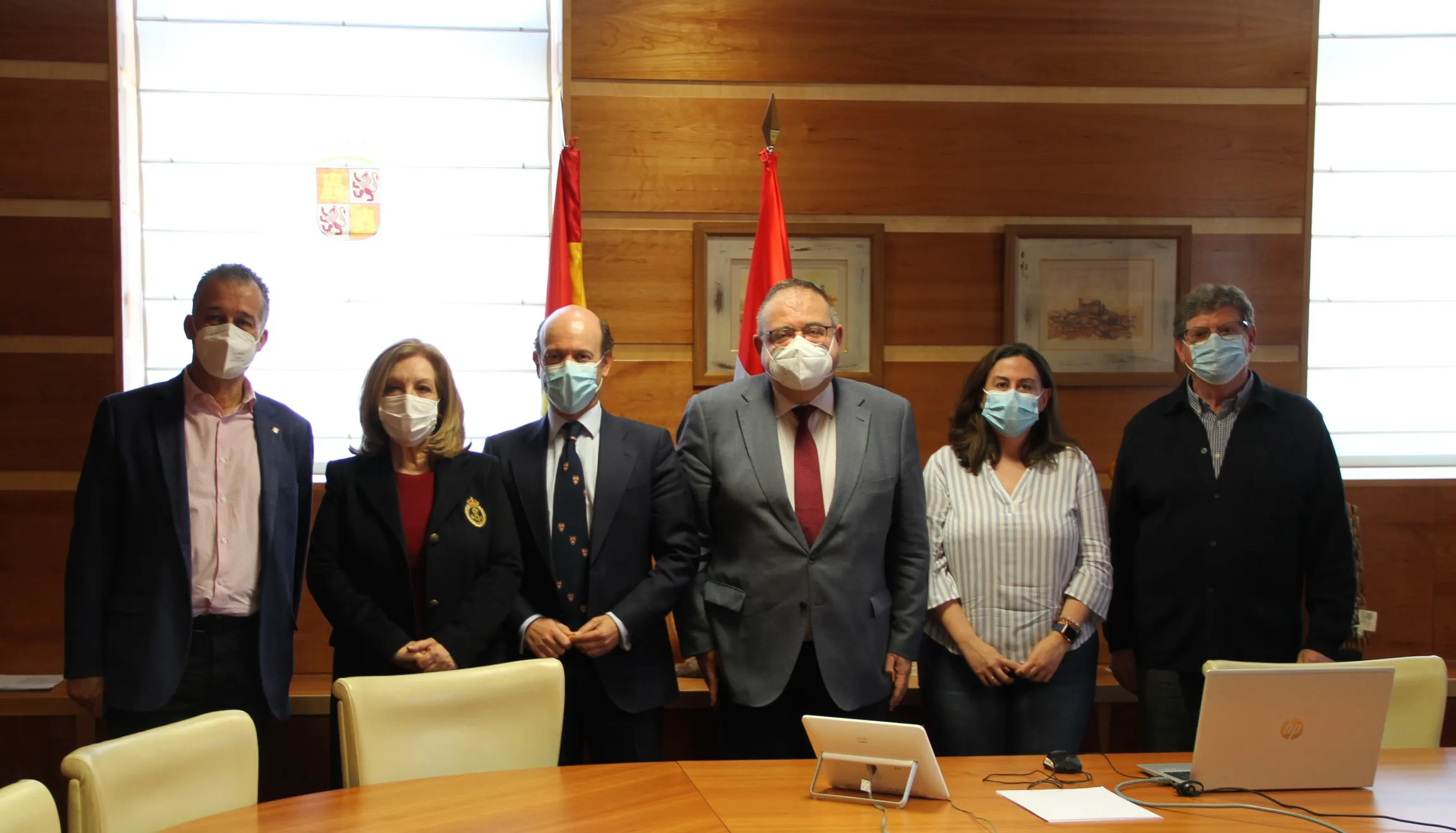 Junta y cofrades articulan su colaboración sanitaria de cara a la próxima Semana Santa