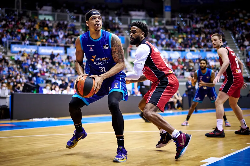 El San Pablo Burgos logra una contundente victoria ante Zaragoza para seguir creyendo (78-56)