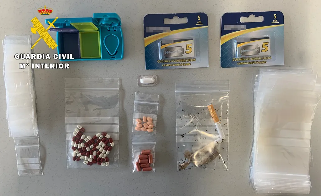 Sorprenden a un menor con 53 pastillas dispuestas para el menudeo