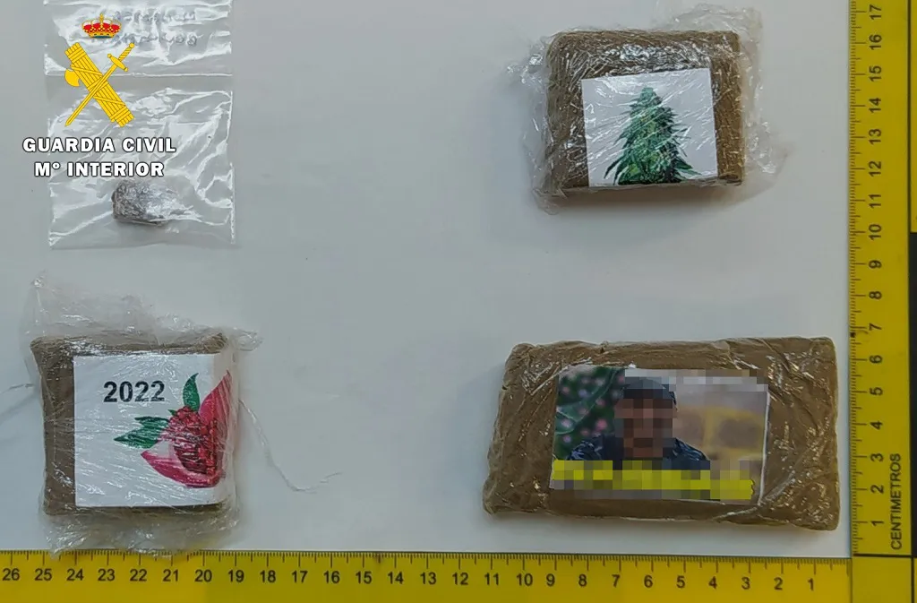 La Guardia Civil aprehende 200 gramos de hachís en un área de descanso de la A-I