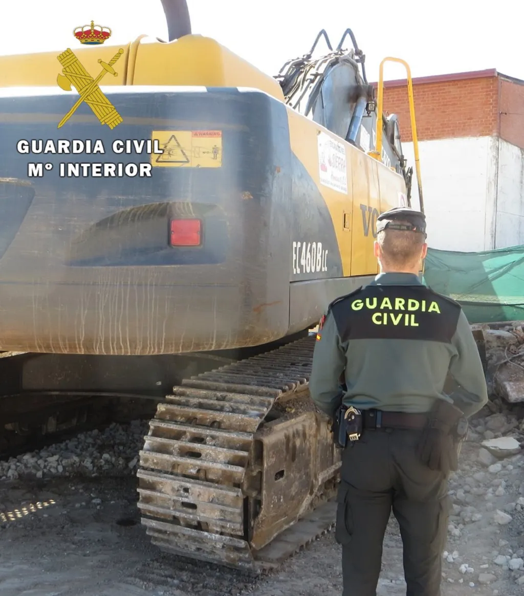 Arrestan a una persona por robar chatarra y gasóleo en una empresa
