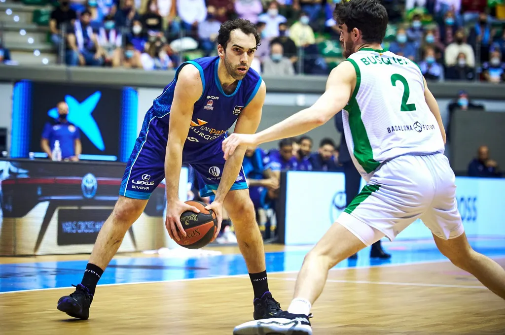 El San Pablo Burgos vuelve a sonreír con una victoria solvente ante el Joventut (92-76)