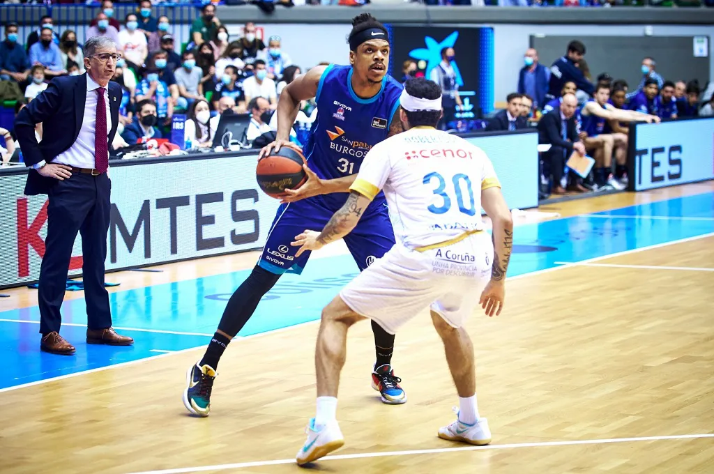 Baloncesto Burgos: Dolorosa derrota del San Pablo ante Obradoiro que le complica la permanencia (77-82)