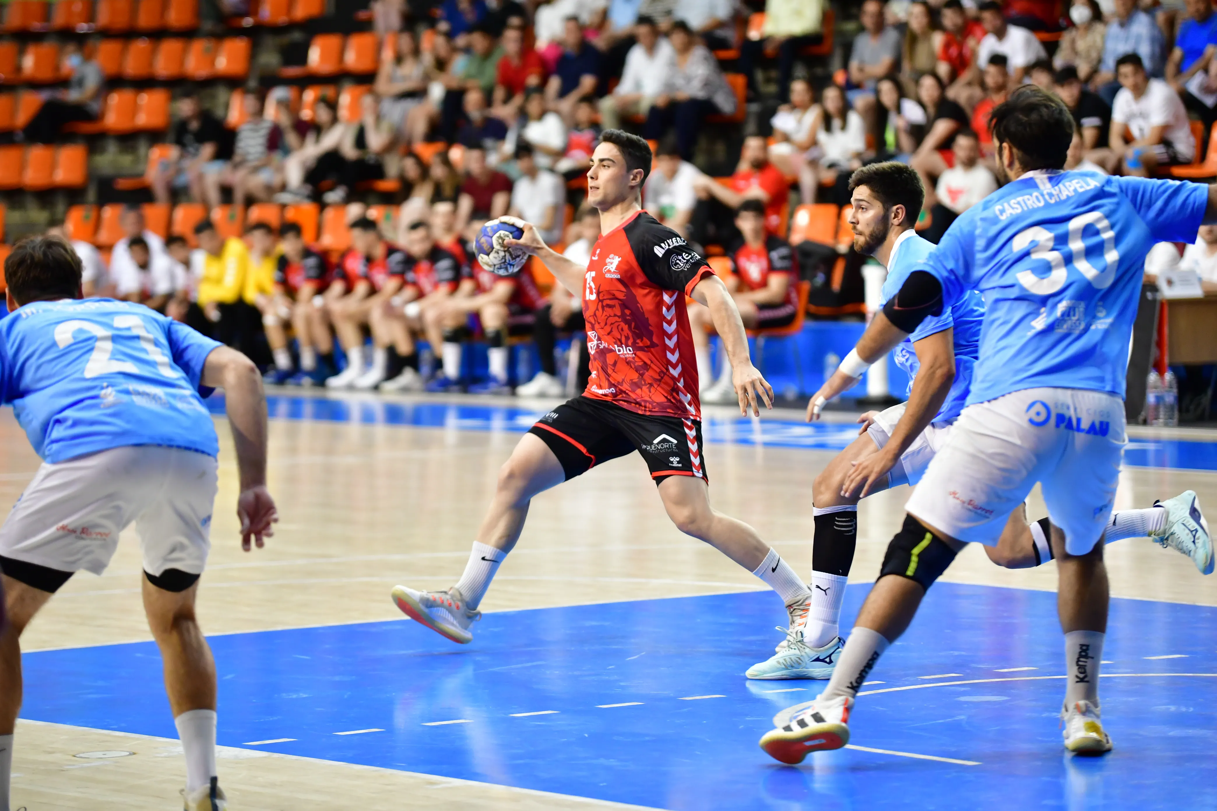 El UBU San Pablo gana y lleva la emoción a la última jornada