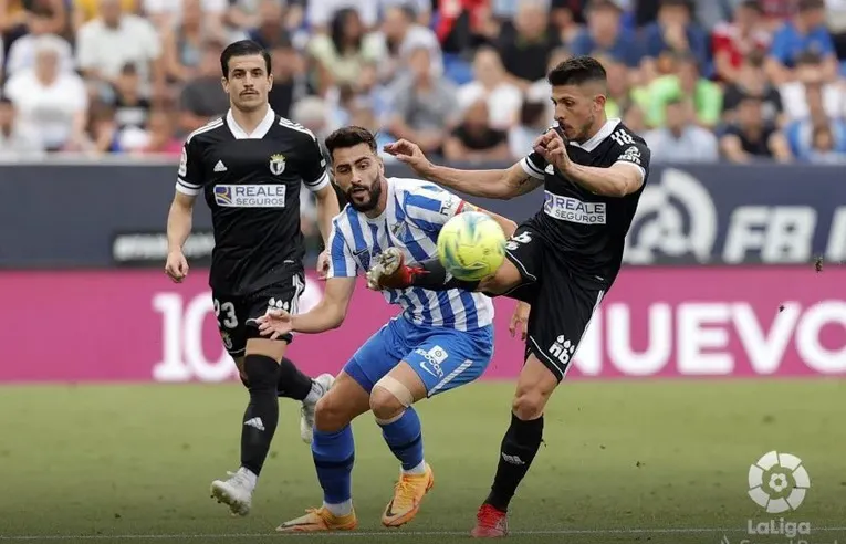 Fútbol Burgos: El Burgos enmudece La Rosaleda (0-1)
