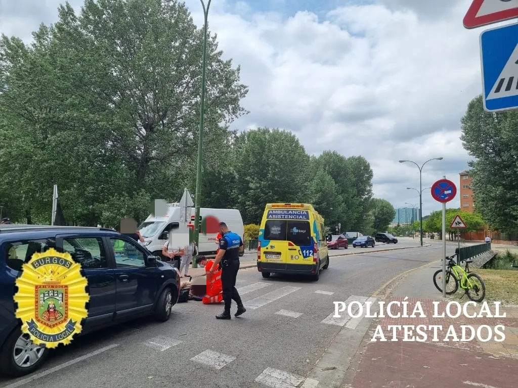 Atropellan a una conductora de un patinete eléctrico en un cruce de peatones habilitado para su paso