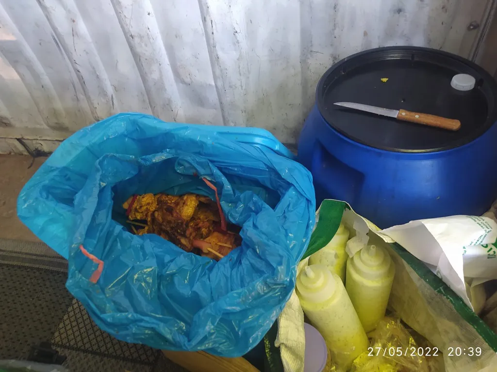 La Policía Local desmantela un punto de venta ambulante de comida
