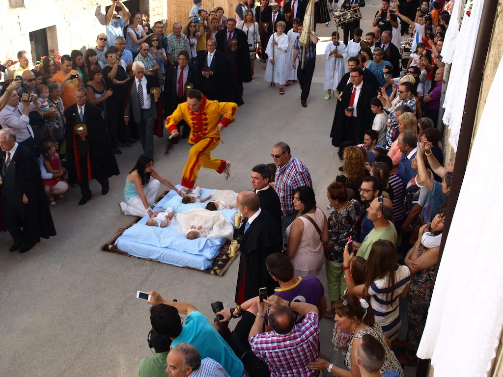El Salto del Colacho compite por el título a la mejor fiesta de España
