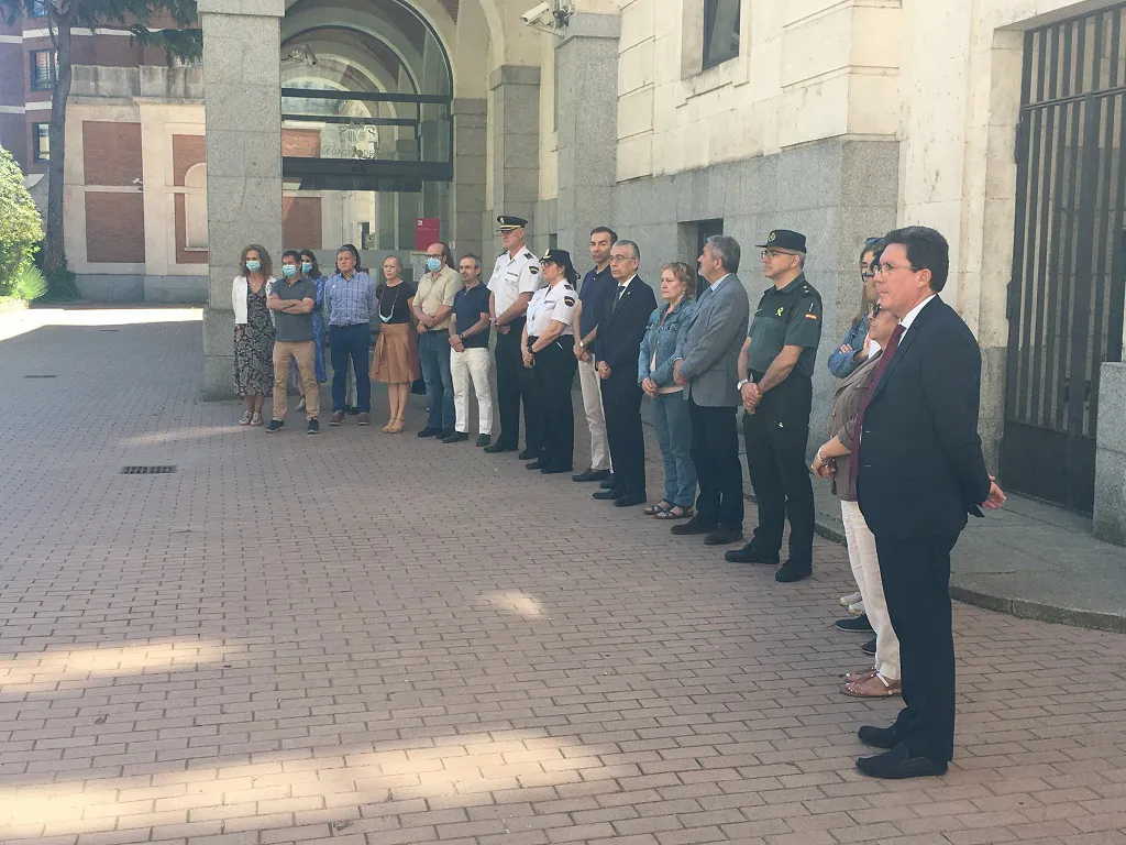 Minuto de silencio en Subdelegación de Gobierno