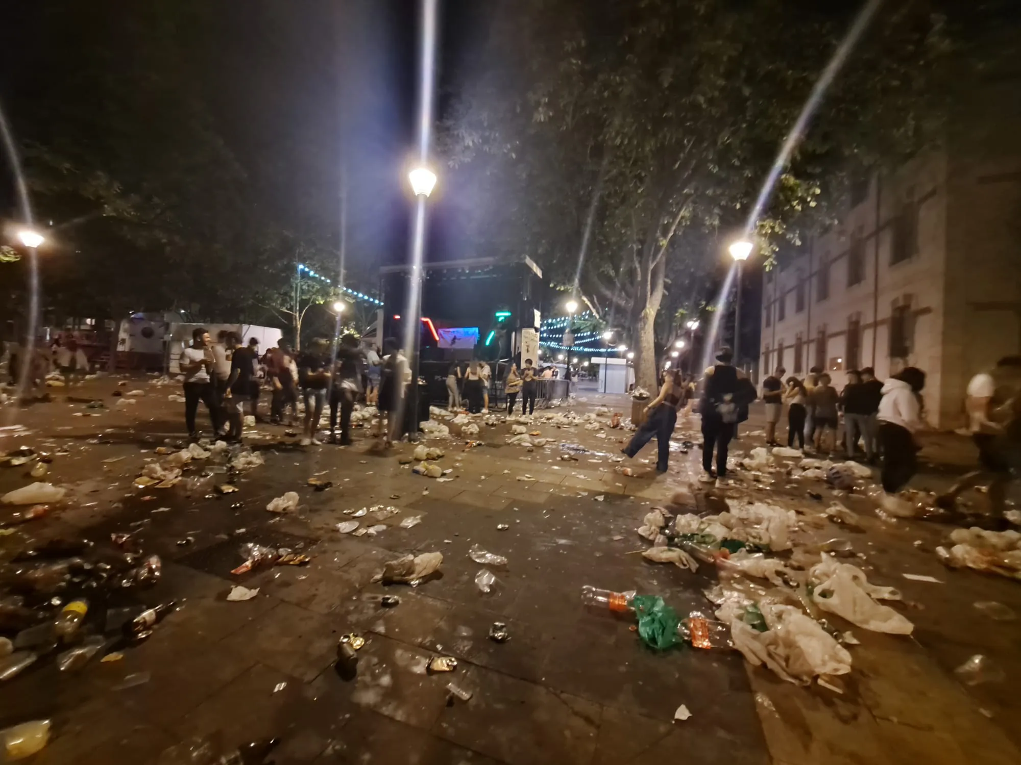Feria del mimbre, barro y basura