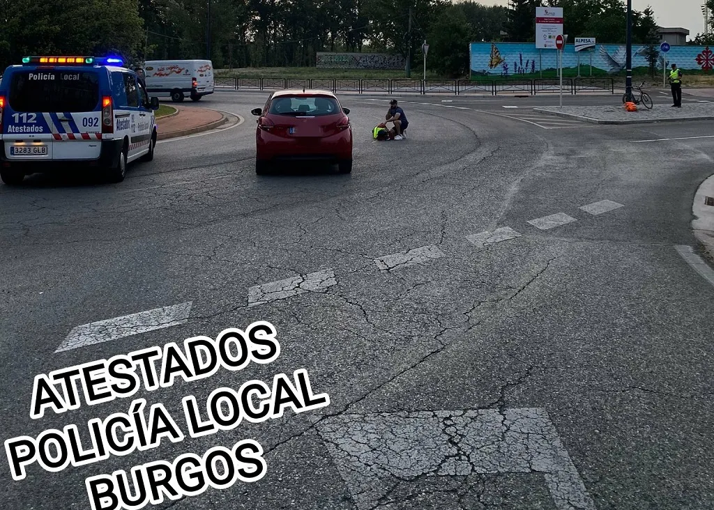 Herido un ciclista al ser atropellado por un turismo en la glorieta de la carretera de Poza