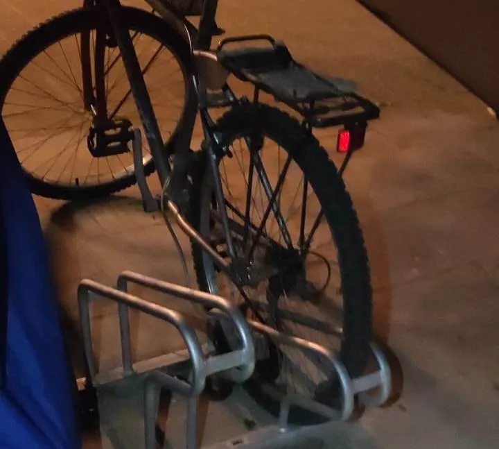 Pillados in fraganti tres menores que intentaban robar una bicicleta en la calle Siervas de Jesús