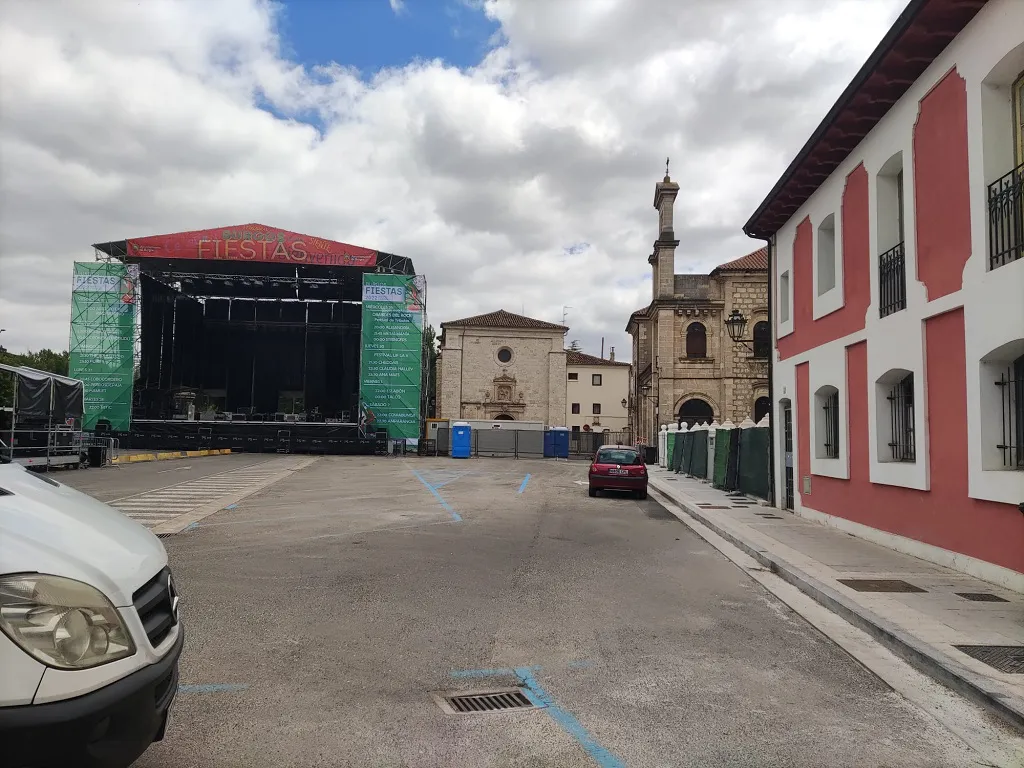 Ya se han colocado los baños portátiles en la Plaza de Santa Teresa