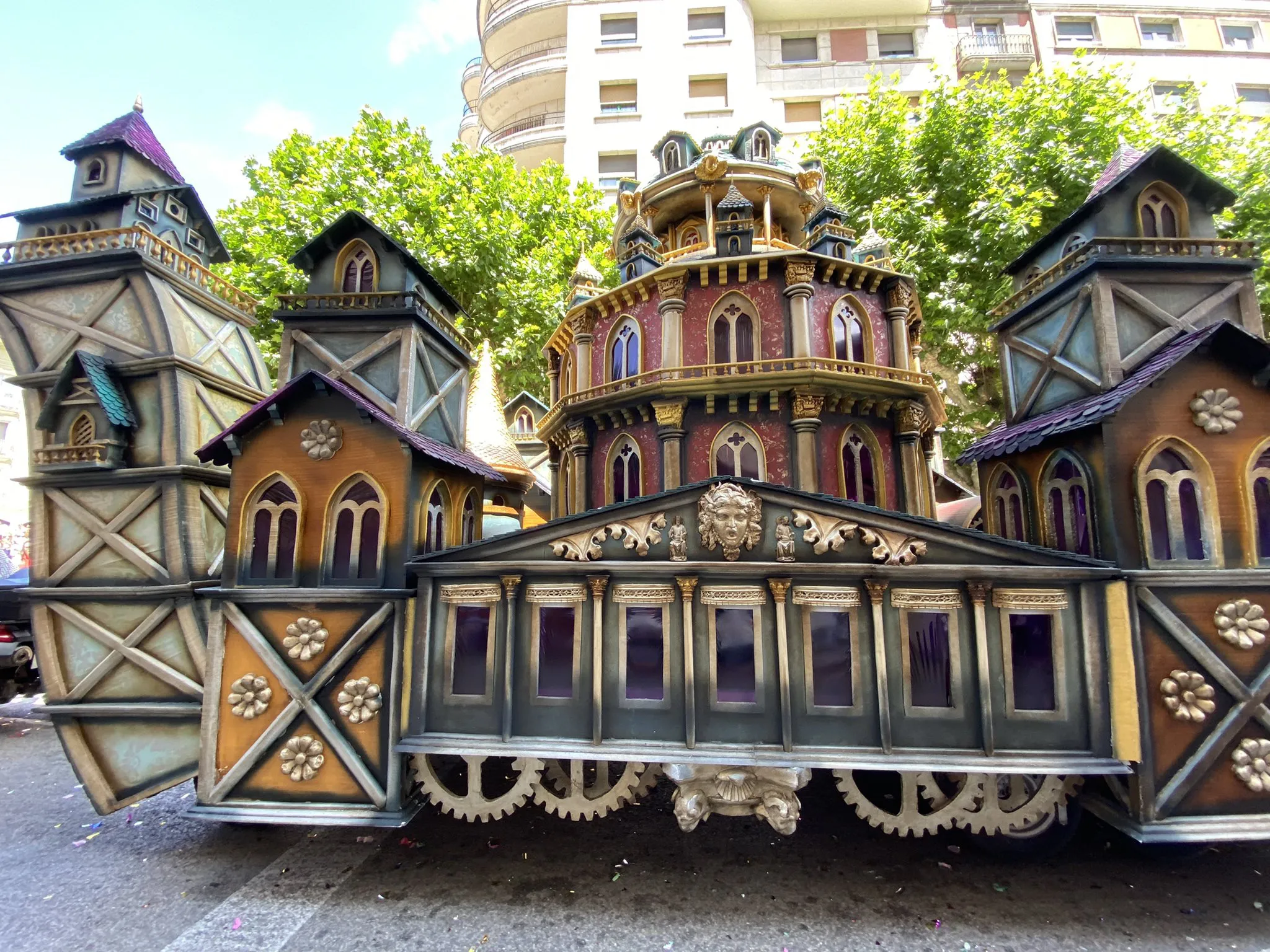 Una Cabalgata llena de color y alegría inunda las calles de Burgos