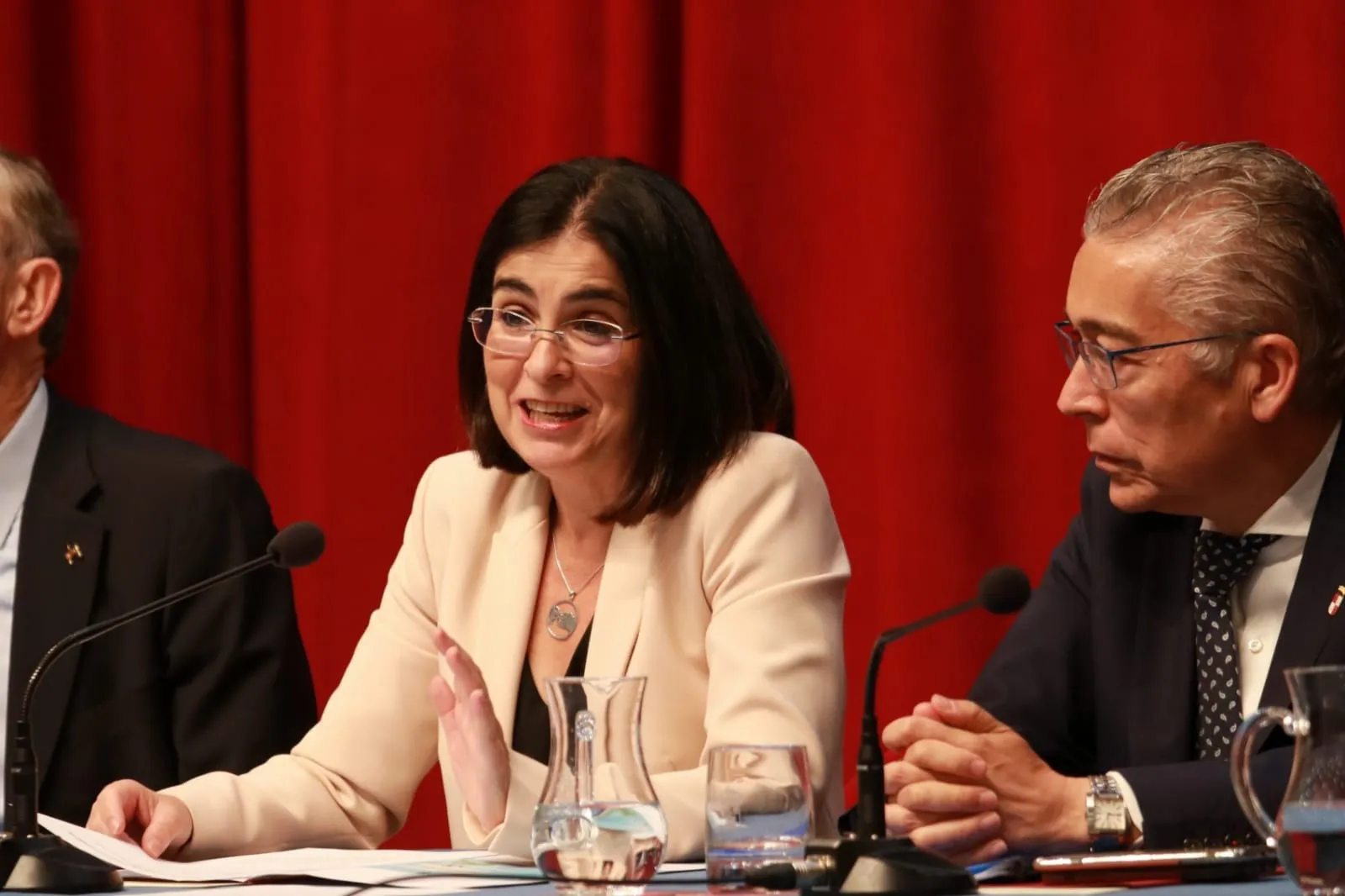 La ministra Carolina Darias inaugura el curso de la UBU sobre enfermedades infecciosas