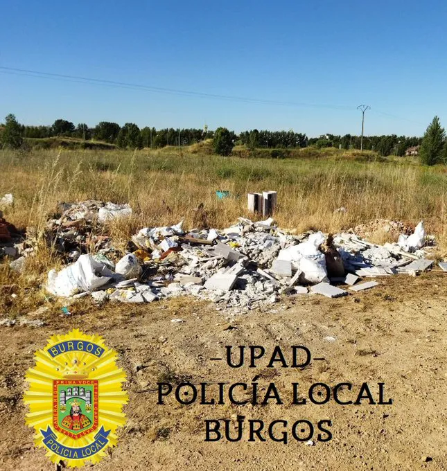 Un aviso ciudadano logra que se pille a un conductor arrojando ilegalmente material de obra