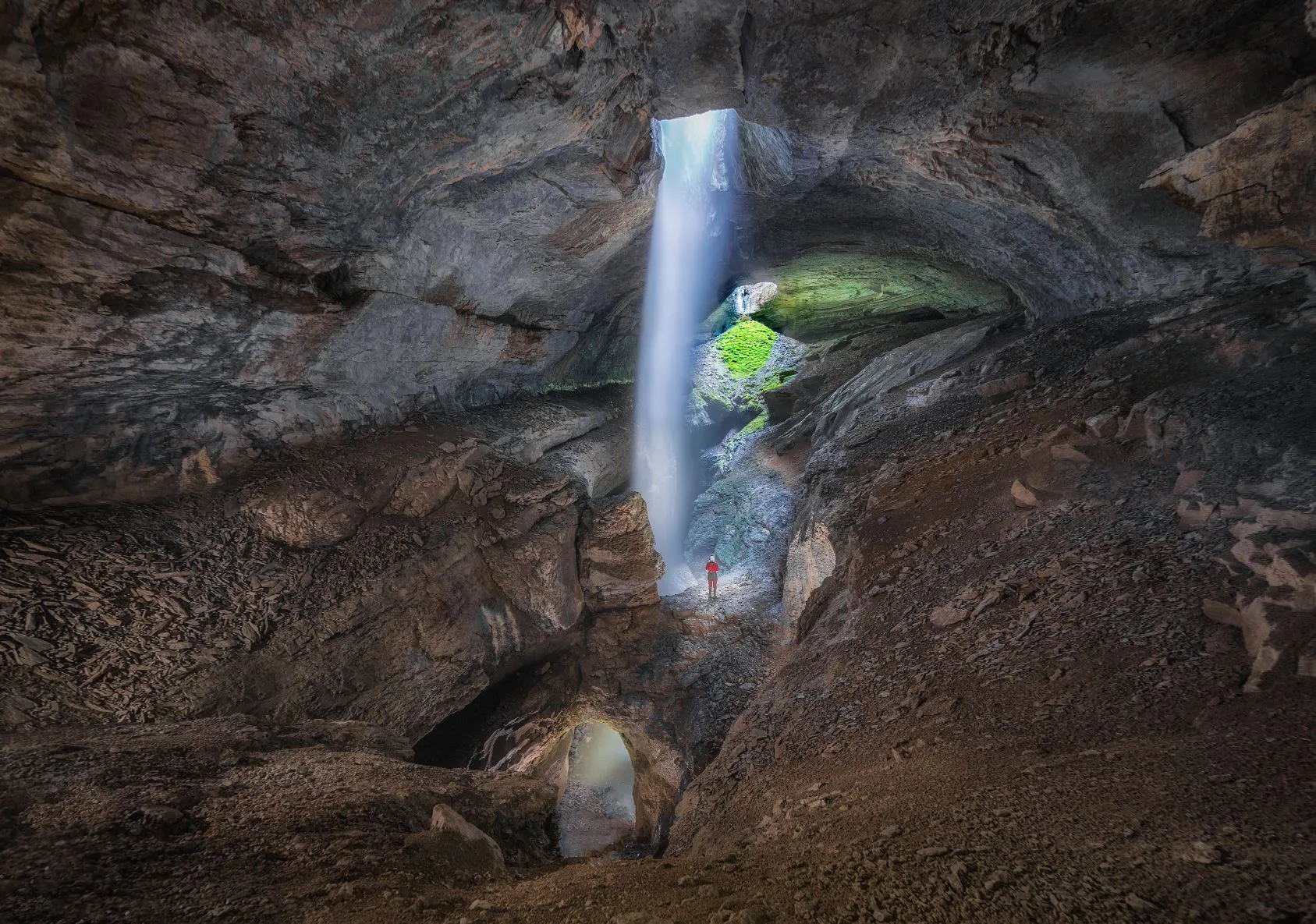 El Grupo Espeleológico Edelweiss inicia una nueva campaña de espeleobuceo en el complejo kárstico de Ojo Guareña