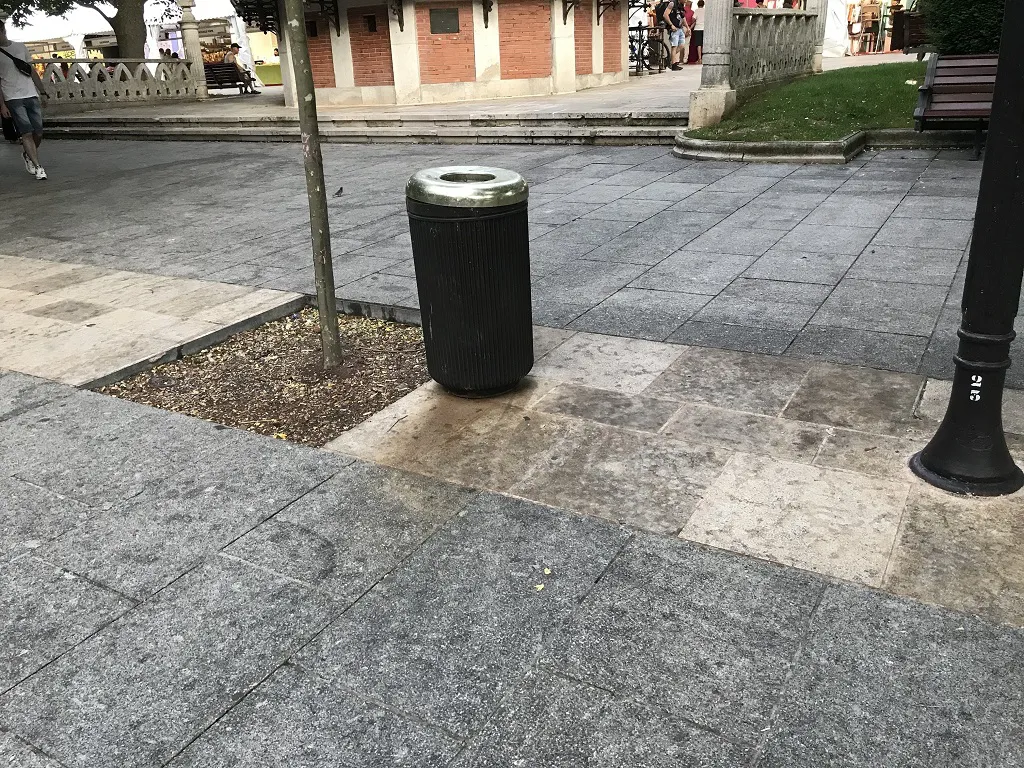 Burgos, quién te ha visto y quién te ve. La suciedad campa a sus anchas por la ciudad