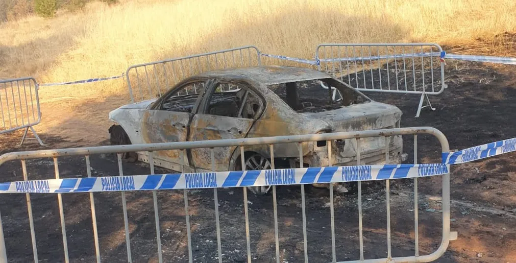 Arde un coche esta madrugada en el castillo