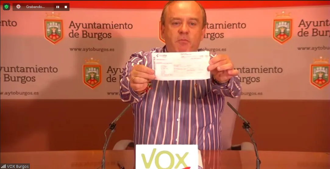 Vox pide al Ayuntamiento que sea sensible con los mayores y desglose los pagos de tributos en los recibos