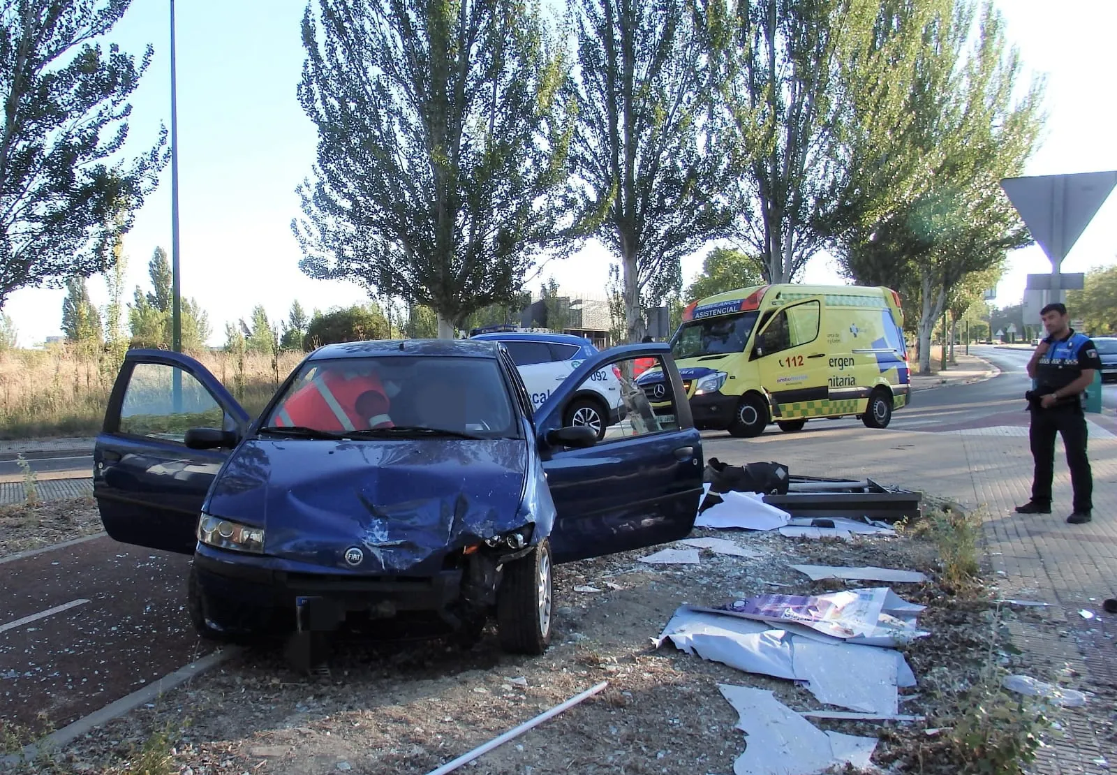 Se queda dormido al volante y se choca contra un panel publicitario en la avenida Caja Círculo