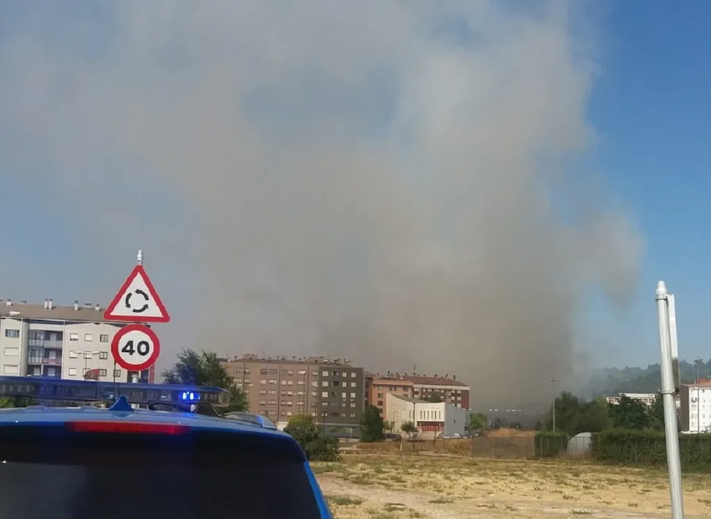 Un incendio en Fuentecillas y el Castillo pone en guardia a los bomberos aunque ya está controlado