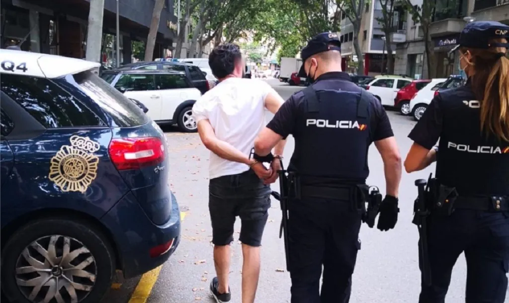 Detenido ‘in fraganti’ en Burgos cuando intentaba arrancar un vehículo tras haber forzado la puerta