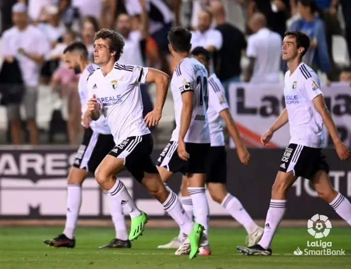 El Burgos CF inicia la Liga con un triunfo convincente ante el Málaga en El Plantío (1-0)