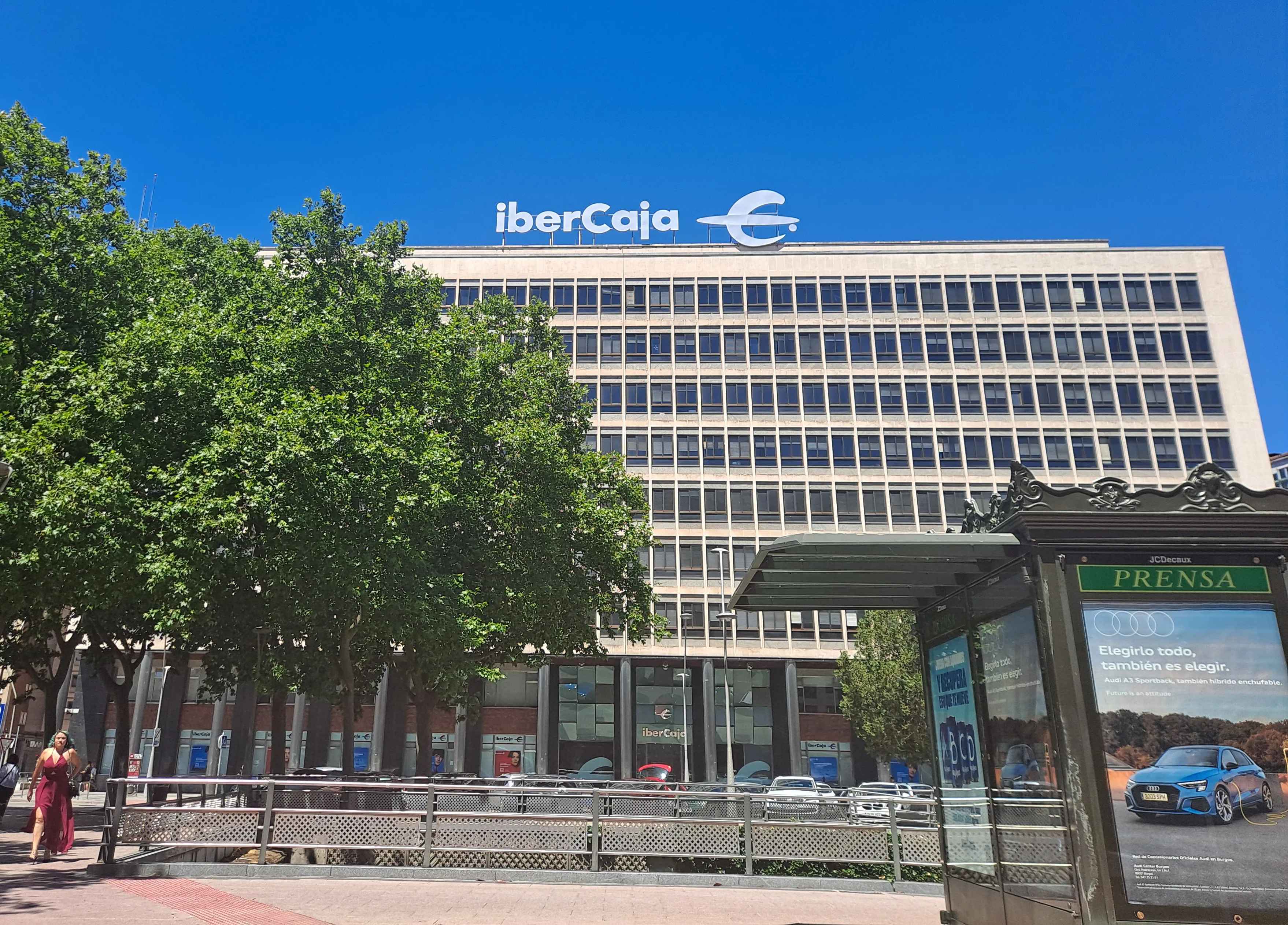 Economía y Empresa Burgos: Ibercaja renueva sus tarjetas jóvenes