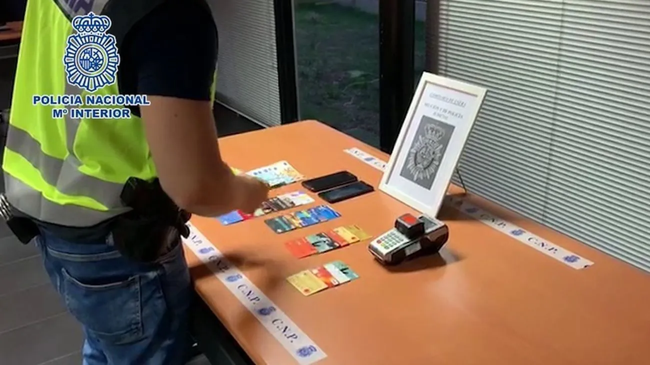 Detenida una pareja por estafar cerca de 1.000 euros con una tarjeta de crédito