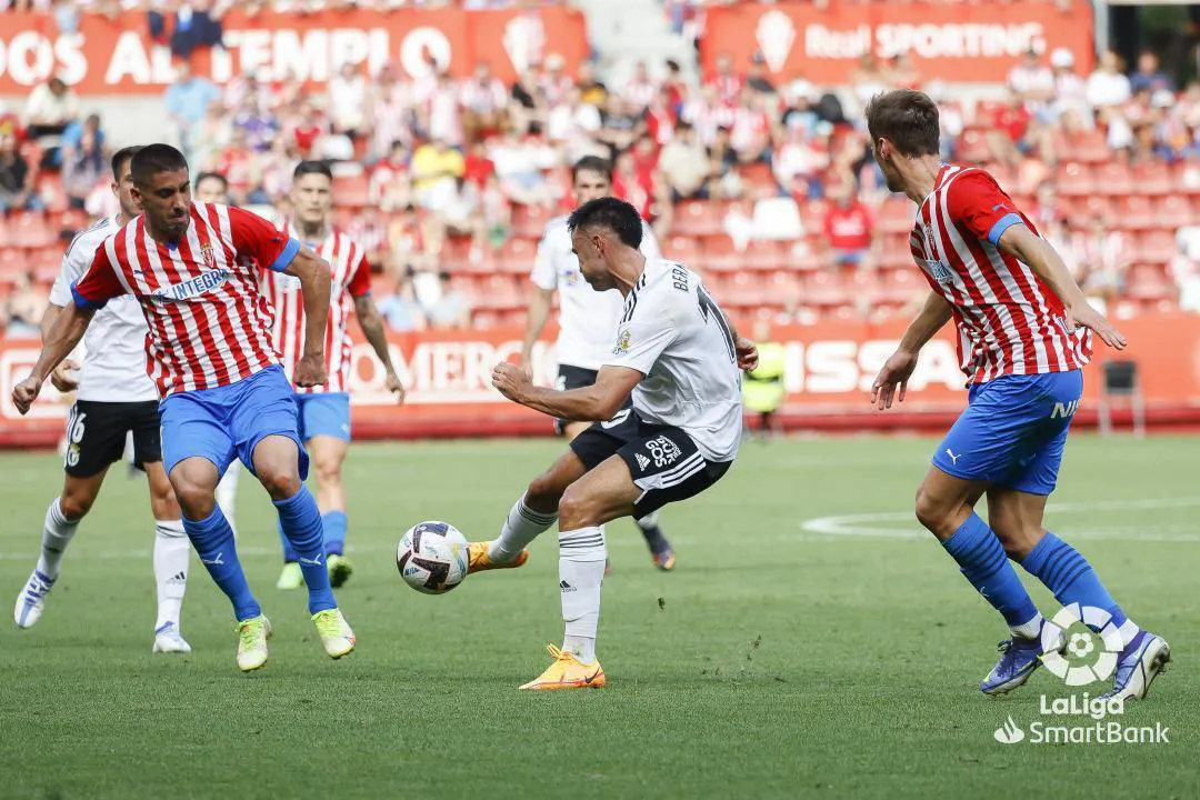 Fútbol Burgos: El Burgos CF logra contra el Sporting su tercera jornada consecutiva imbatido (0-0)
