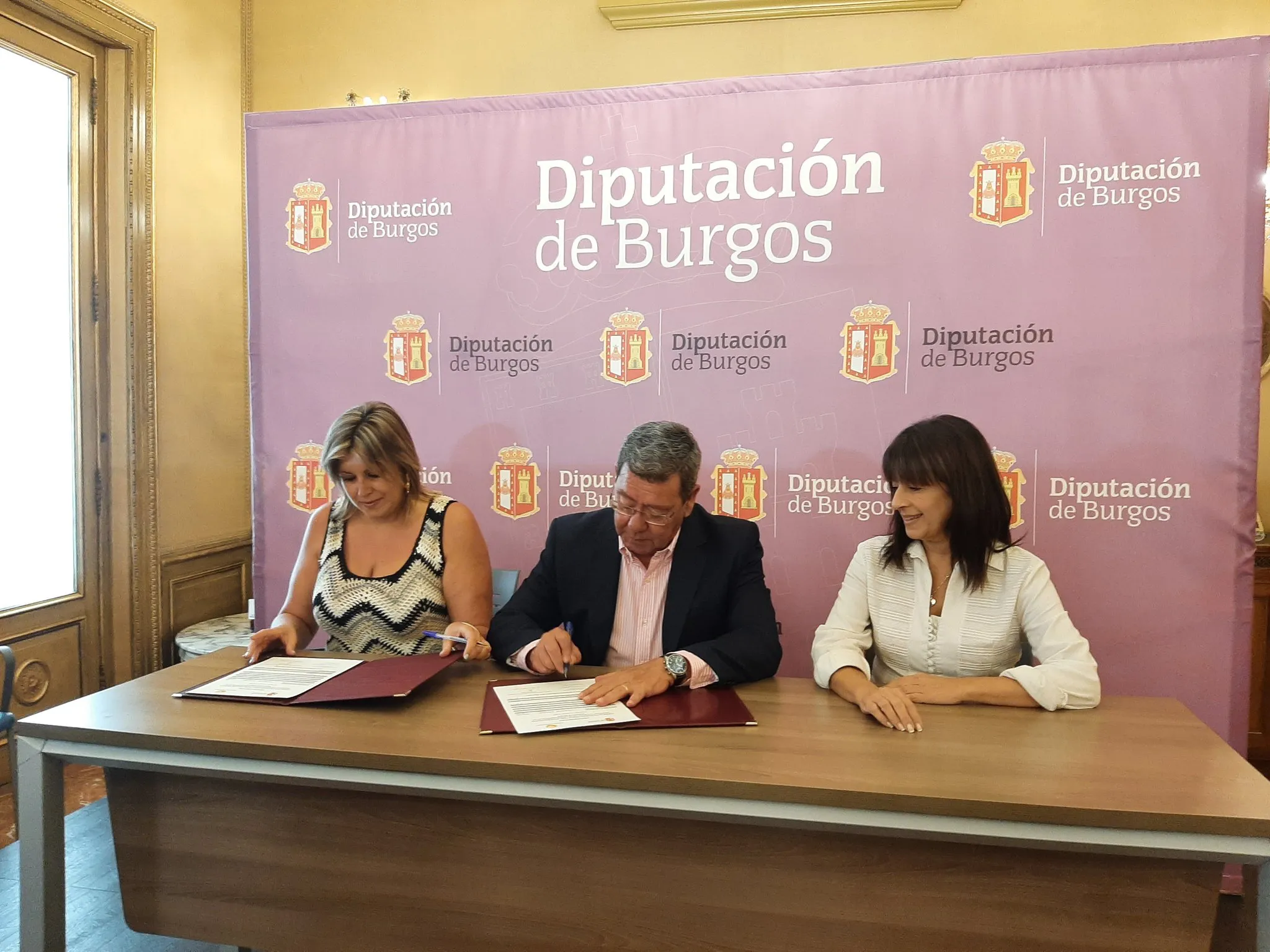 La Diputación y Proyecto Hombre firman un convenio de 208.500 euros