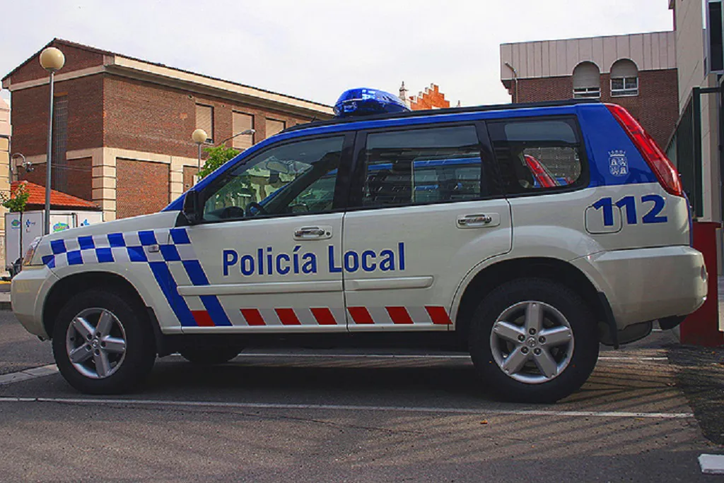 Inmovilizan y retiran un vehículo por conducción temeraria
