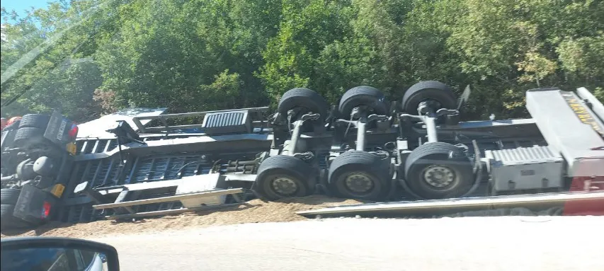 Fallece el conductor de un camión tras salirse de la vía en Regumiel de la Sierra (Burgos)
