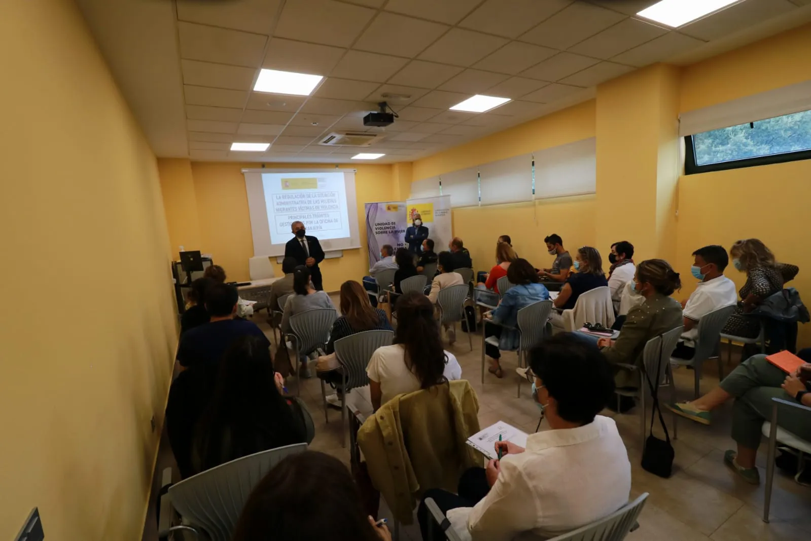 Burgos recuerda los medios disponibles para prevenir y tratar a víctimas de violencia de género