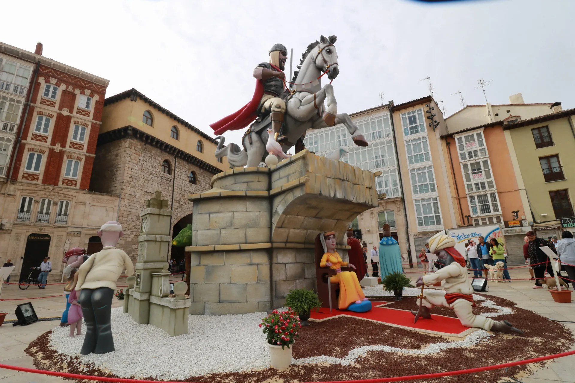Foto 2 - La falla de Burgos que arder&aacute; este s&aacute;bado a los pies de la Catedral