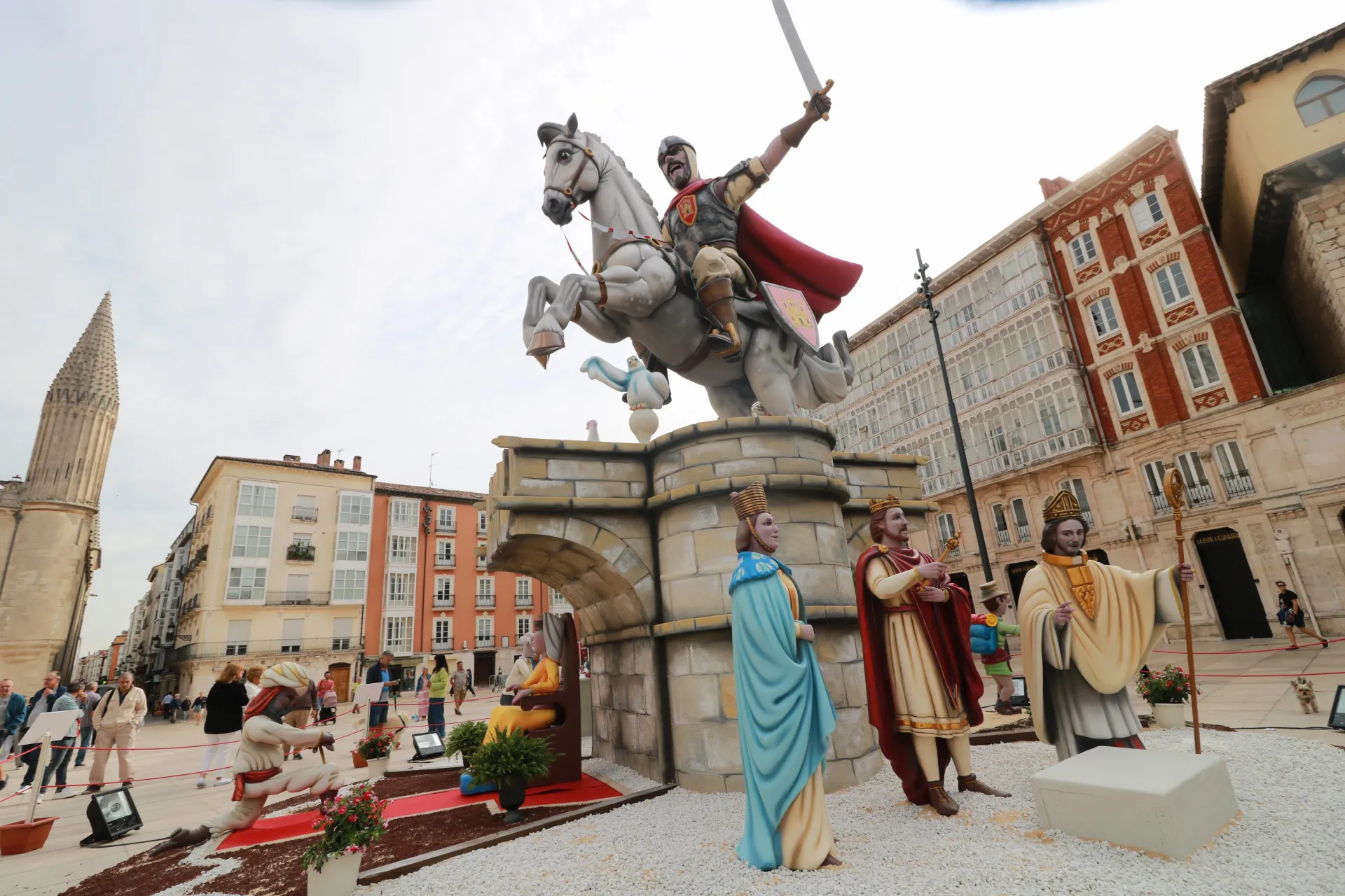 Foto 3 - La falla de Burgos que arder&aacute; este s&aacute;bado a los pies de la Catedral