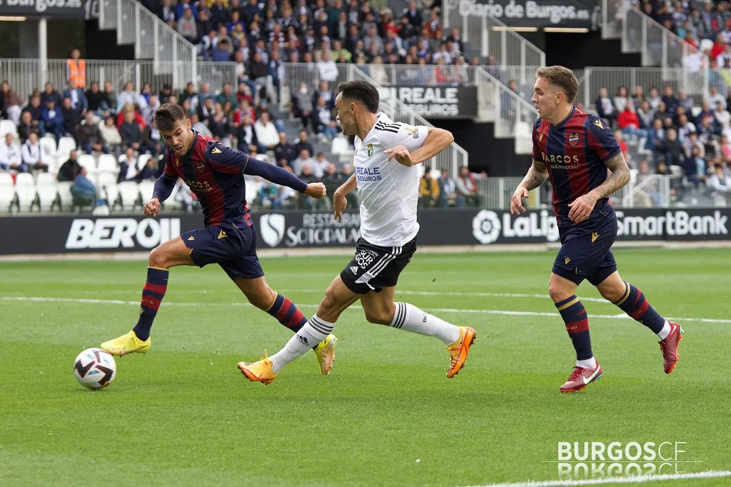 El Burgos CF repite el guión y vuelve a empatar a cero con el Levante (0-0)