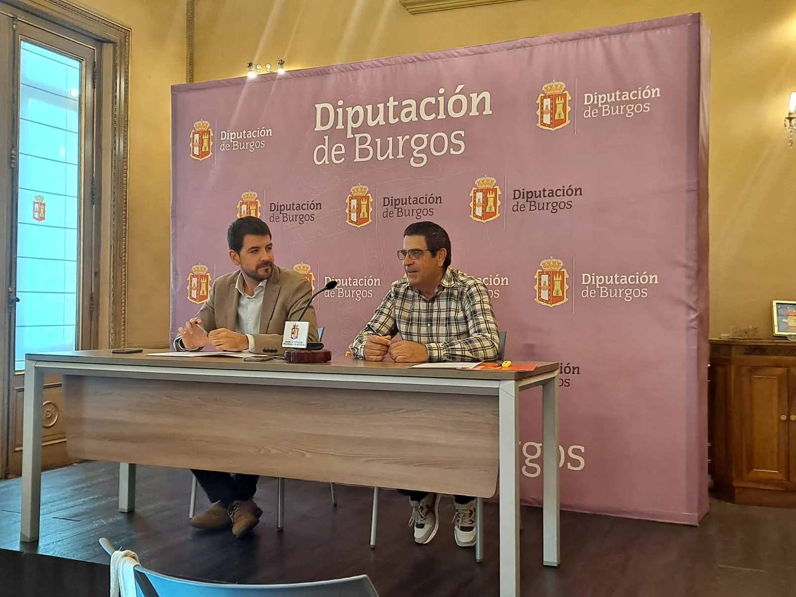 El PSOE lamenta que la Diputación se financia con los Ayuntamientos de la provincia