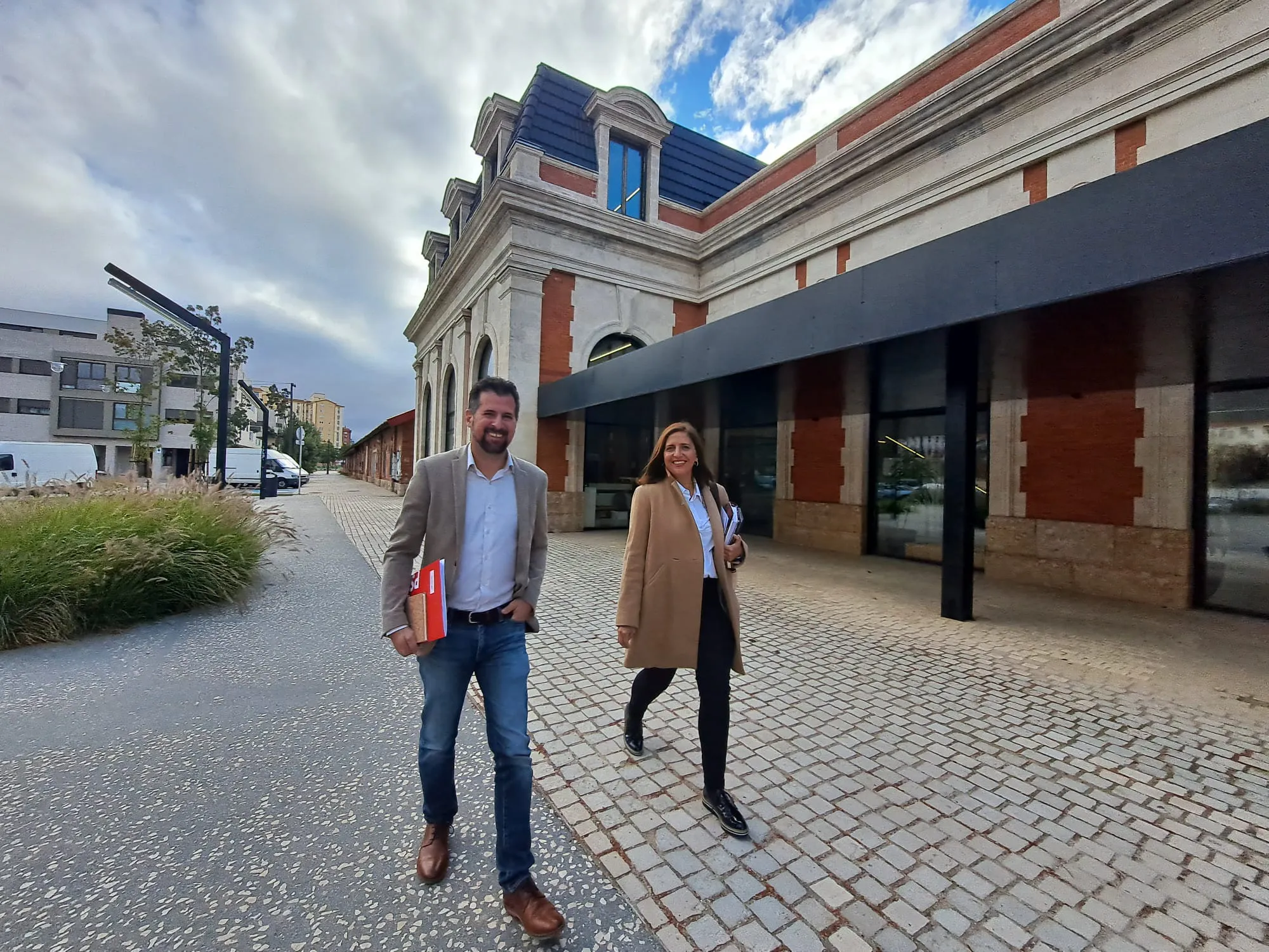 El Partido Socialista presume de la rebaja fiscal al 40% de los trabajadores, que les permitirá ahorrar hasta 700 euros en IRPF